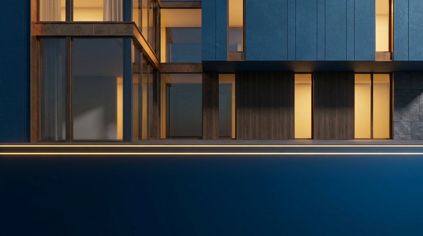 Wohnhausfassade mit waagerechter goldener Lichtlinie im unteren Drittel