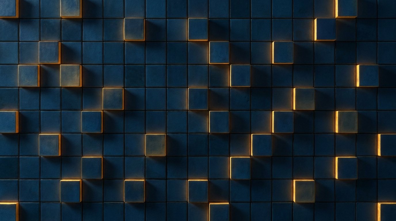 Kachelwand, aus der einzelne Felder golden leuchtend hervortreten